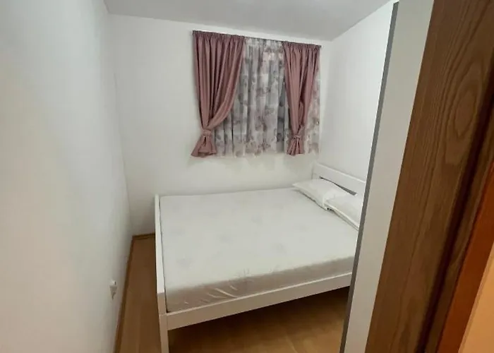 Apartman Vodice דירה *